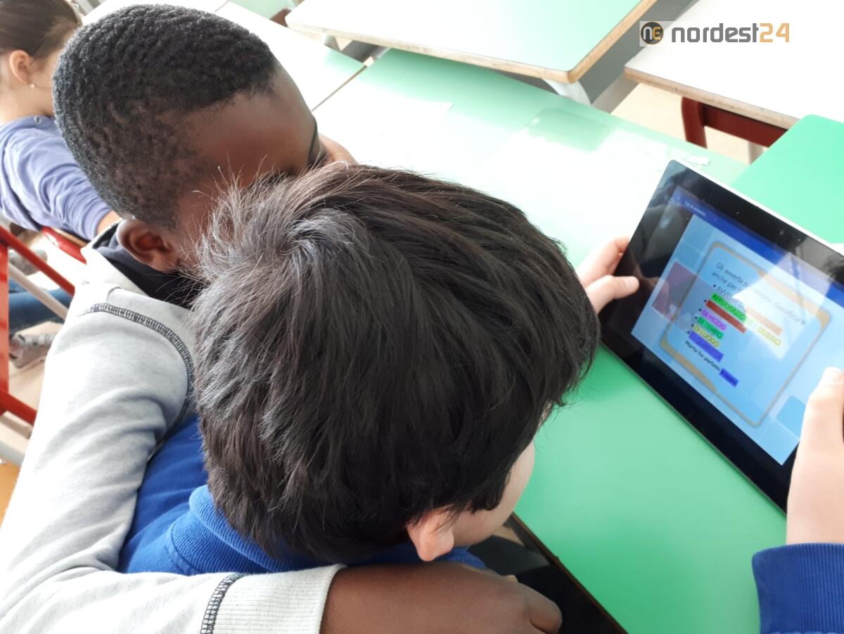 Due 22enni raccolgono Tablet e Pc usati da ricondizionare e donare alle scuole: il plauso della Regione - 