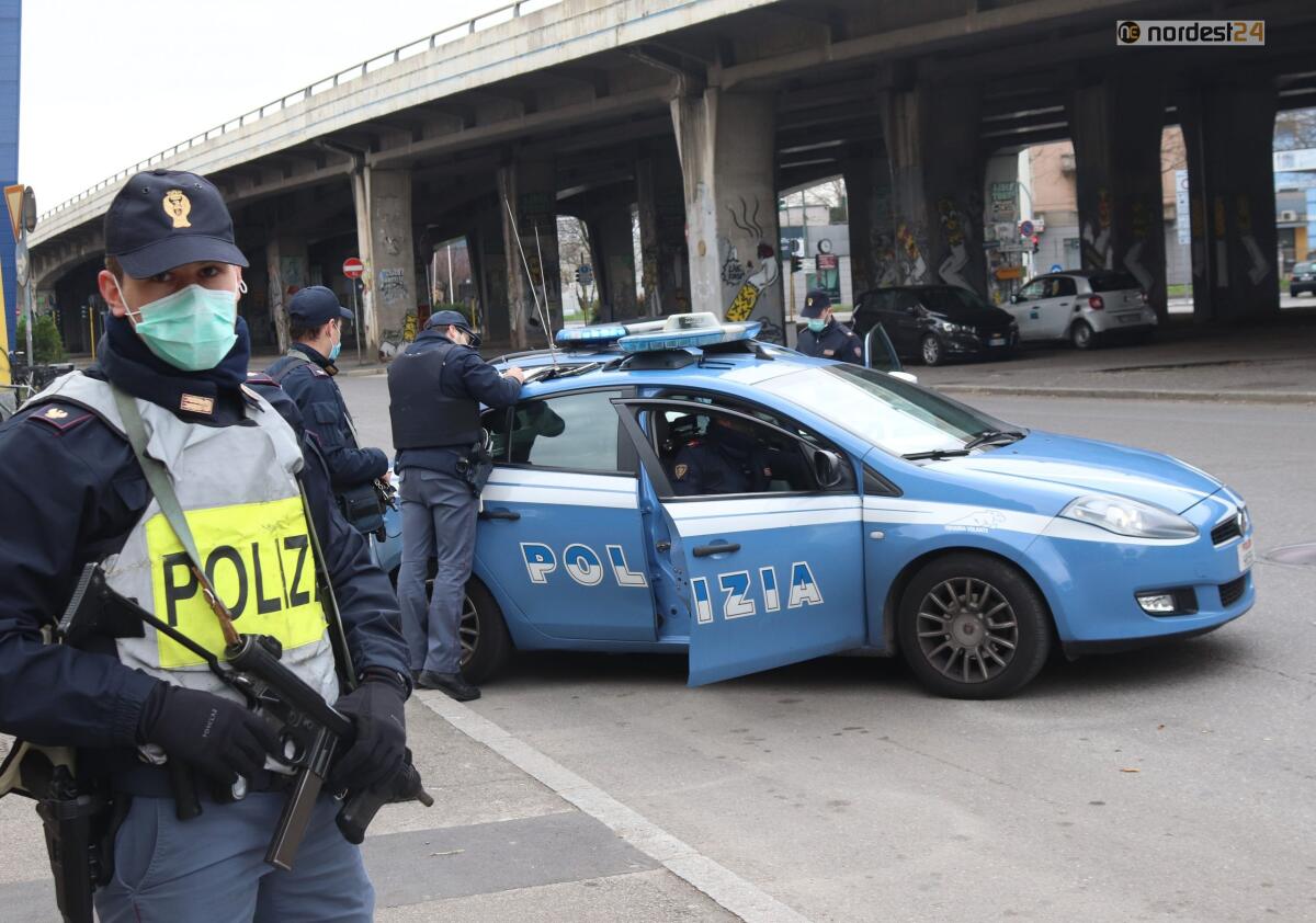 In bici con la droga e in auto con patente falsa: denunce e sanzioni della Polizia - 