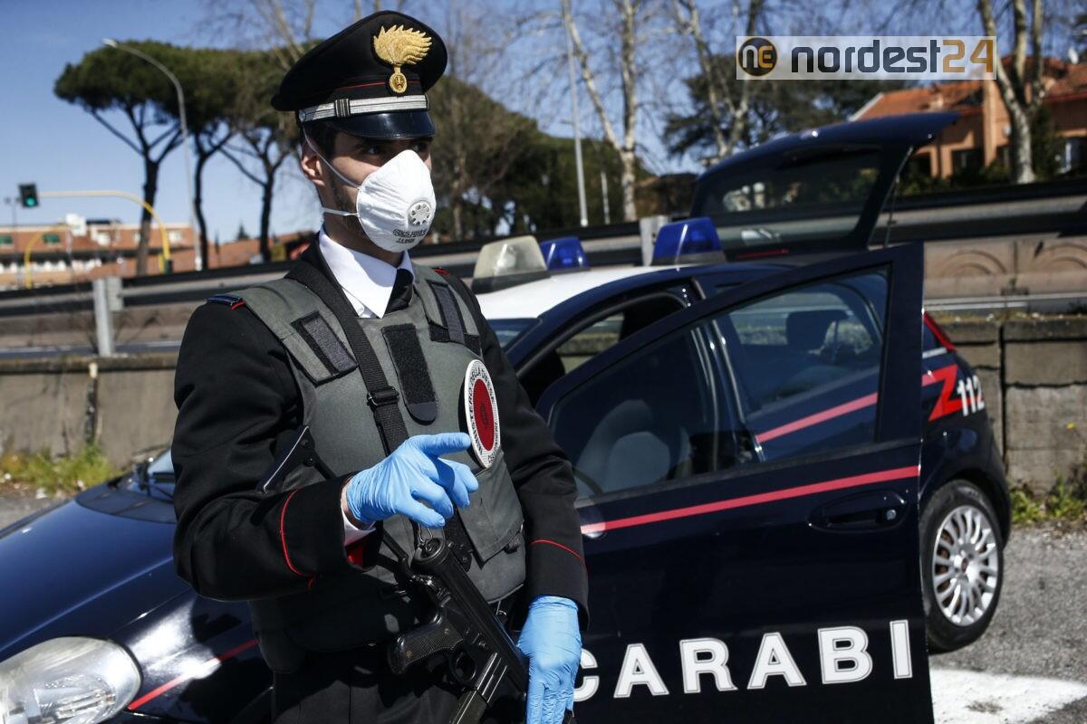 In 6 in un'auto fuori comune: denunciati e multati - 