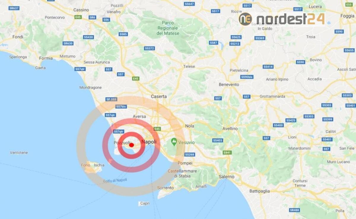 Napoli, scosse di terremoto in zona flegrea: gente in strada per la paura - 