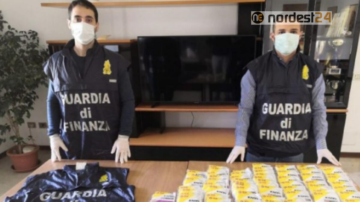 Veneto. 15mila mascherine vendute "a peso d'oro" con rincaro fino a 400% - 