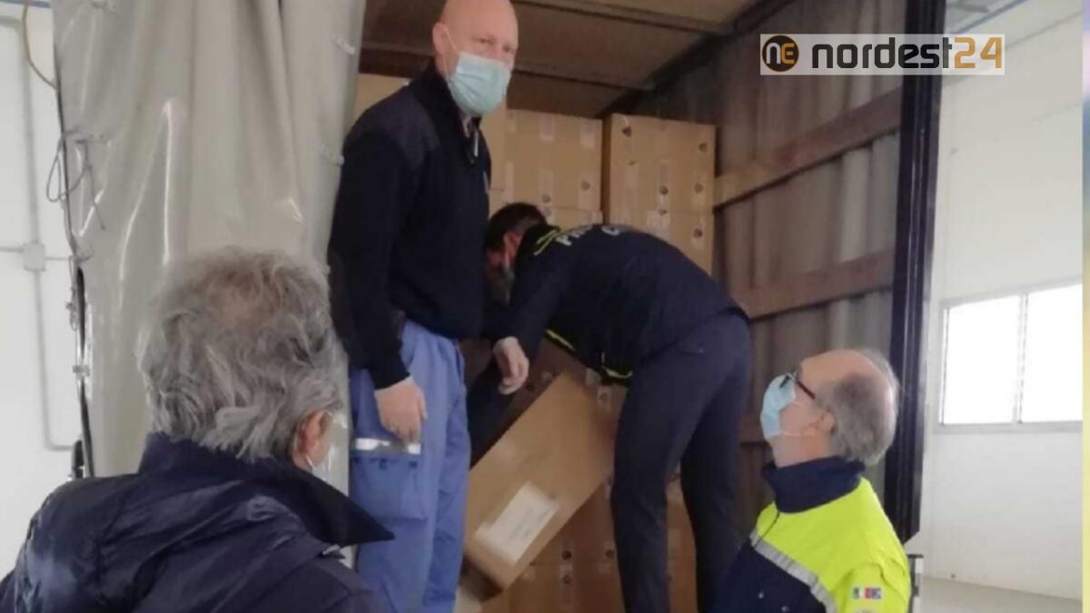 Coronavirus, Fvg: partito un carico di 56mila mascherine per Trieste - 