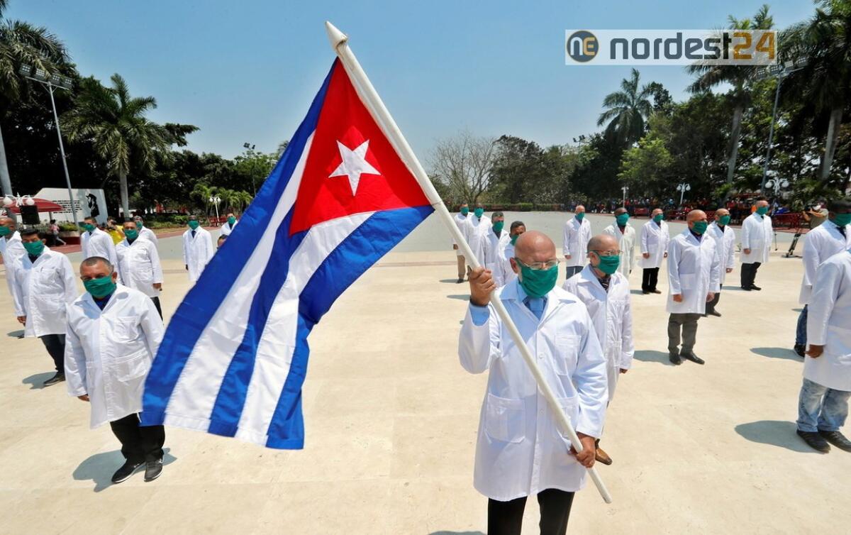 Coronavirus, atterrato aereo con a bordo 38 medici e infermieri da Cuba - FOTO - 