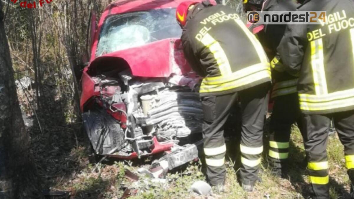 Trieste. Perde il controllo dell'auto e si schianta: un ferito - 