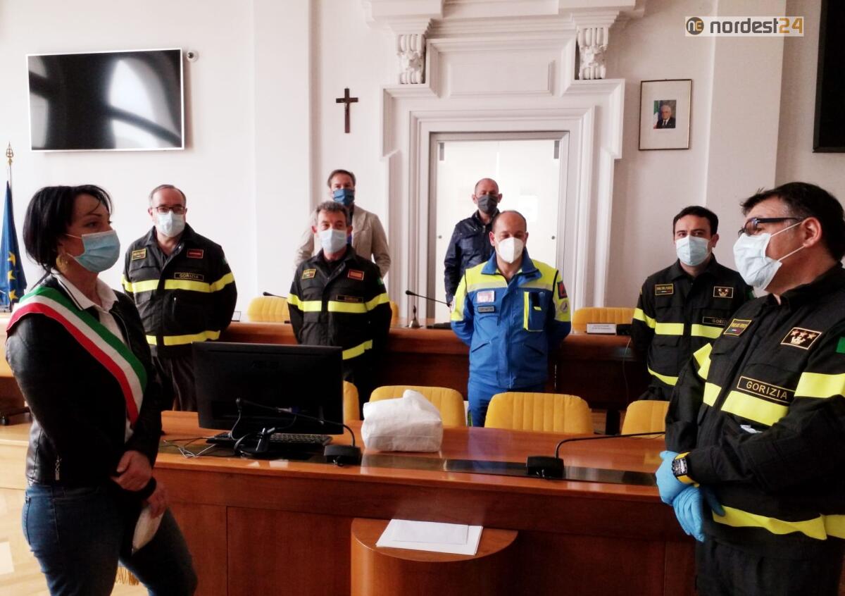A Monfalcone il dono del comune ai vigili del fuoco: 200 mascherine FFP2 - 