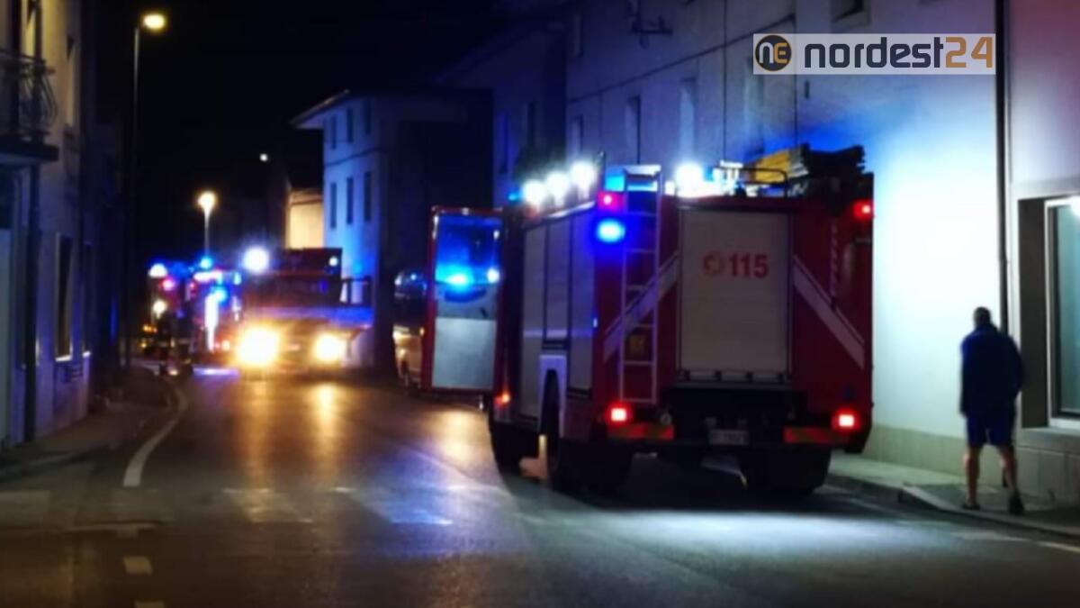 Paura a Castions di Strada: prima l'esplosione, poi l'incendio - 
