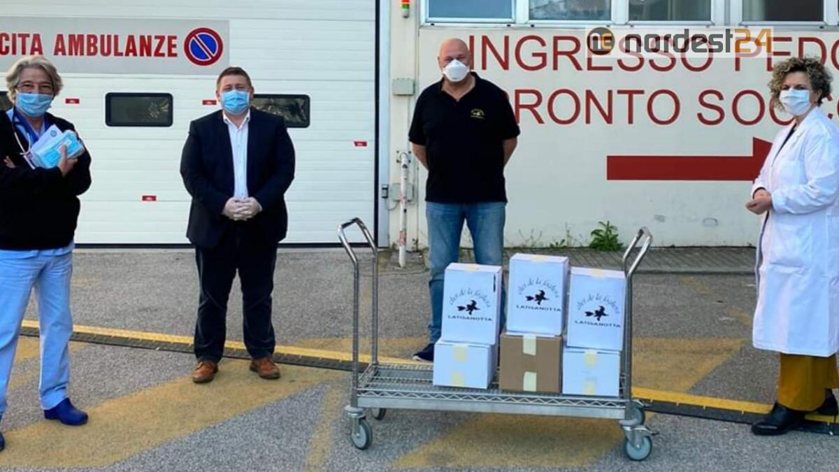 Latisana. "Chei de la Foghera" donano 4mila mascherine all'ospedale e casa di riposo - 