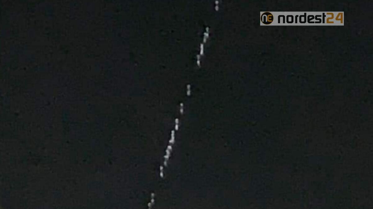 Luci nel cielo "in fila" questa sera: tornano i satelliti Starlink - 