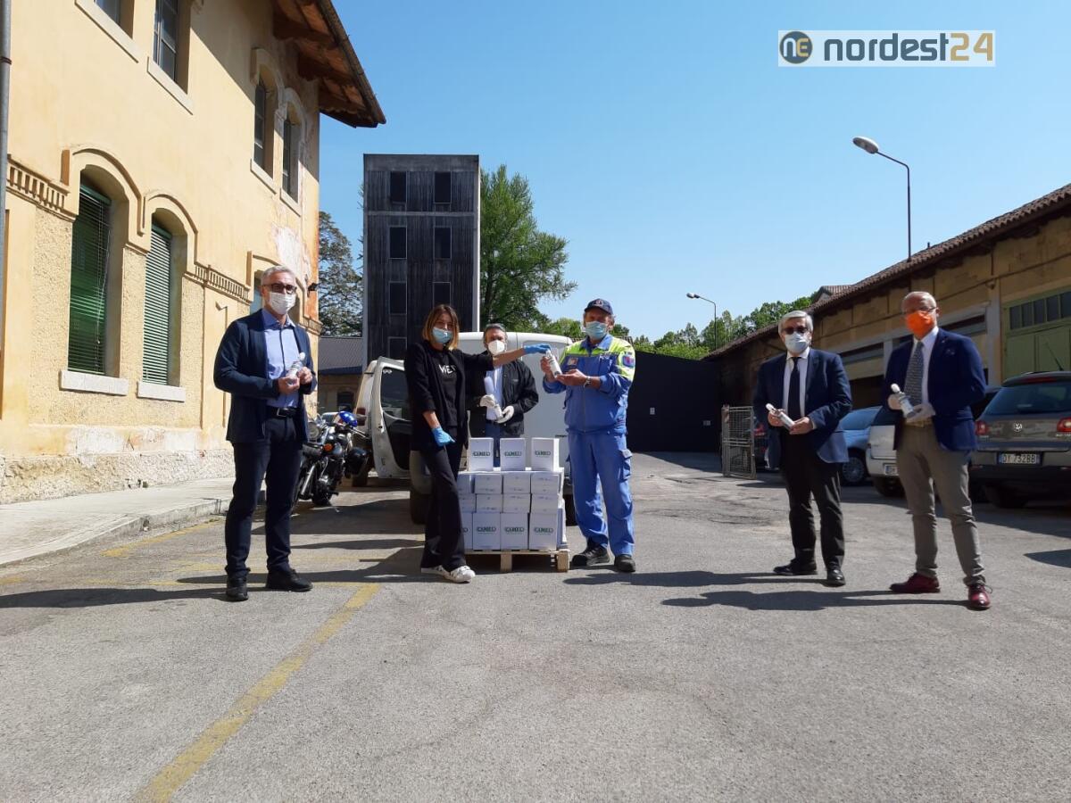 Coronavirus, Udine: distillerie Tosolini donano 1500 flaconi di disinfettante alla protezione civile - 