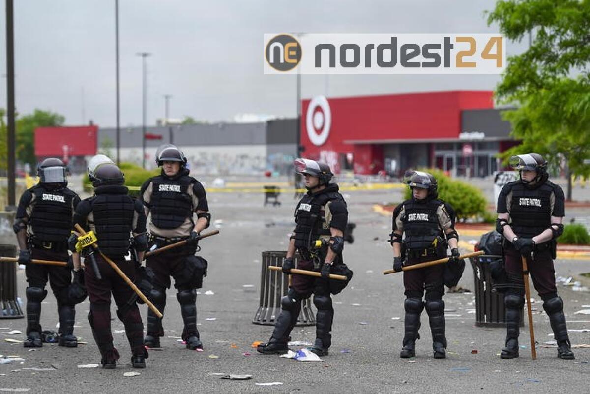 Minneapolis, arrestato agente coinvolto - 