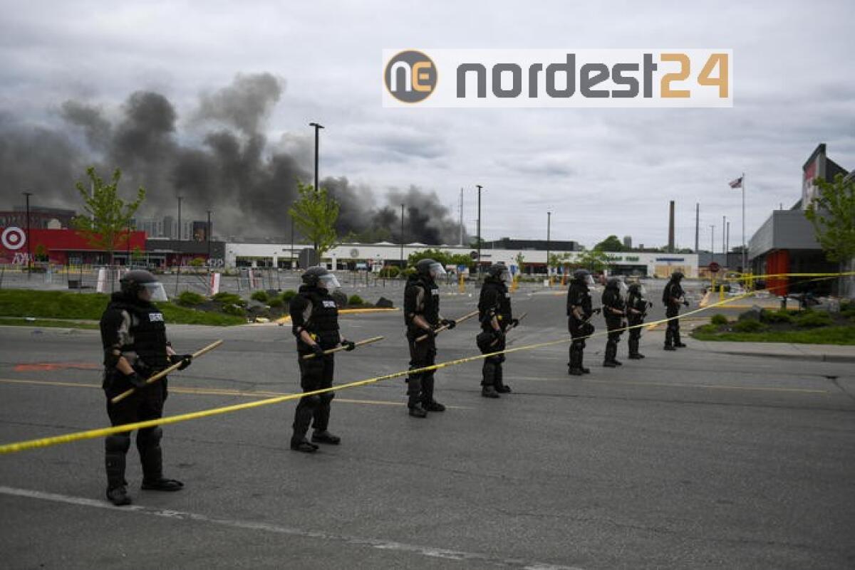 Floyd conosceva agente che lo ha colpito - 