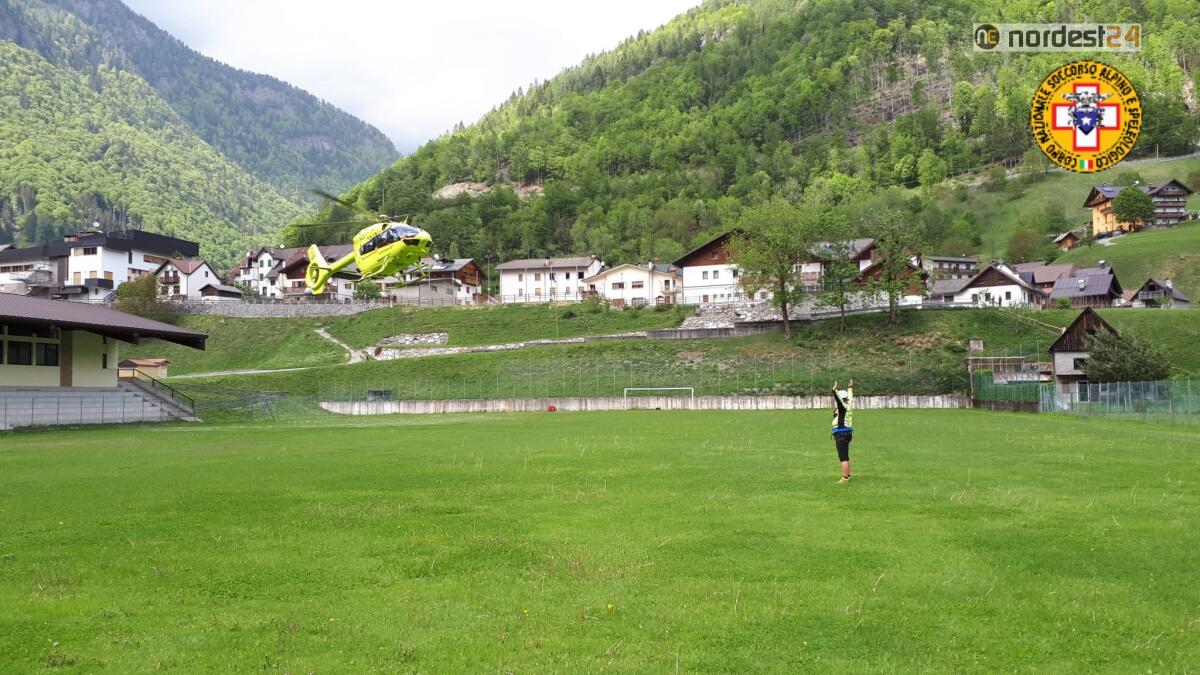 Si sente male: recuperato un giovane con il verricello a Cima Ombladet - 