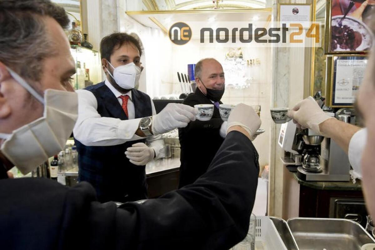 Riapre Gambrinus, brindisi con un caffè - 