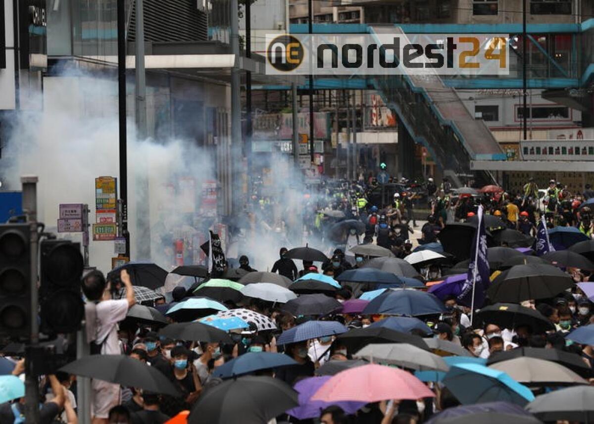 Hong Kong:lacrimogeni contro dimostranti - 