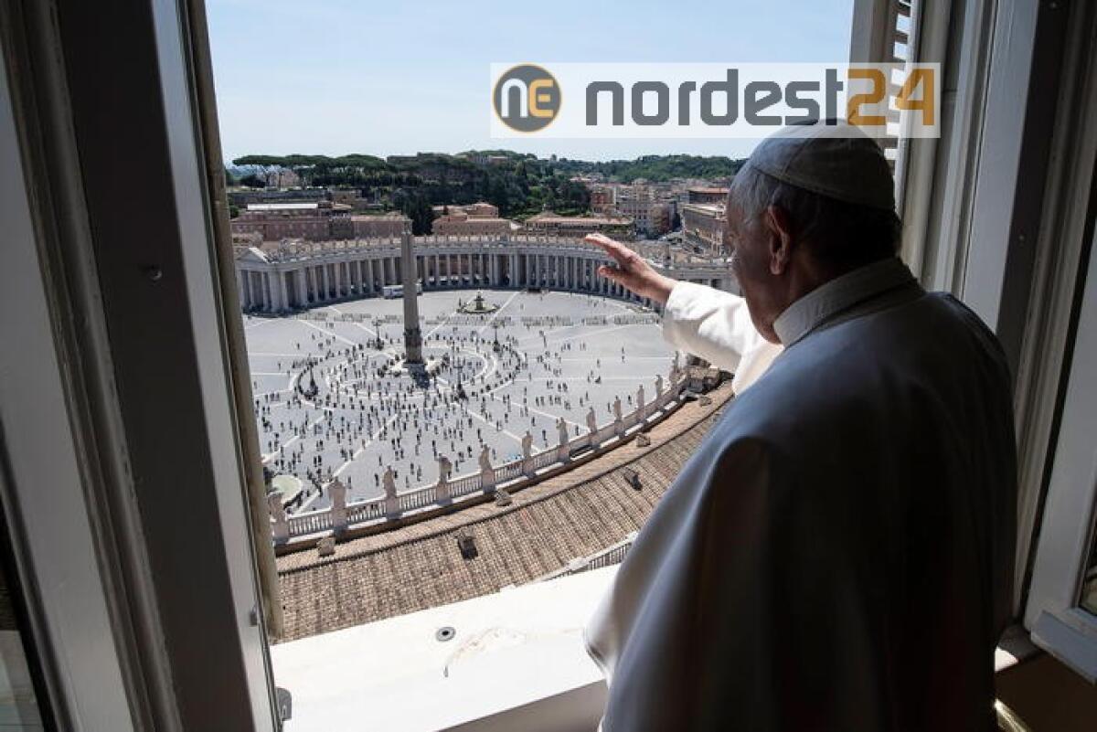 Papa ai fedeli, 'è un piacere tornare' - 