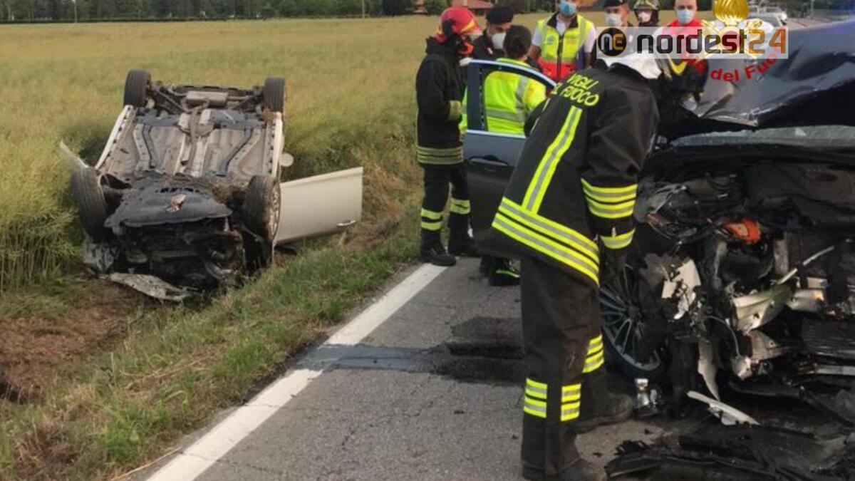 Scontro tra due auto e una bici: deceduto un uomo e due feriti - 