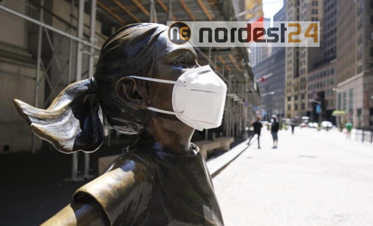 Cuomo dà ok a assembramenti fino a 10 - 