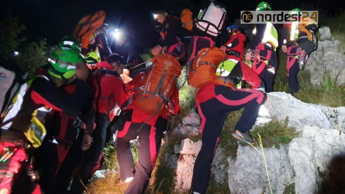 Cortina. 5 giovani bloccati nel ghiaione: soccorsi nella notte - 