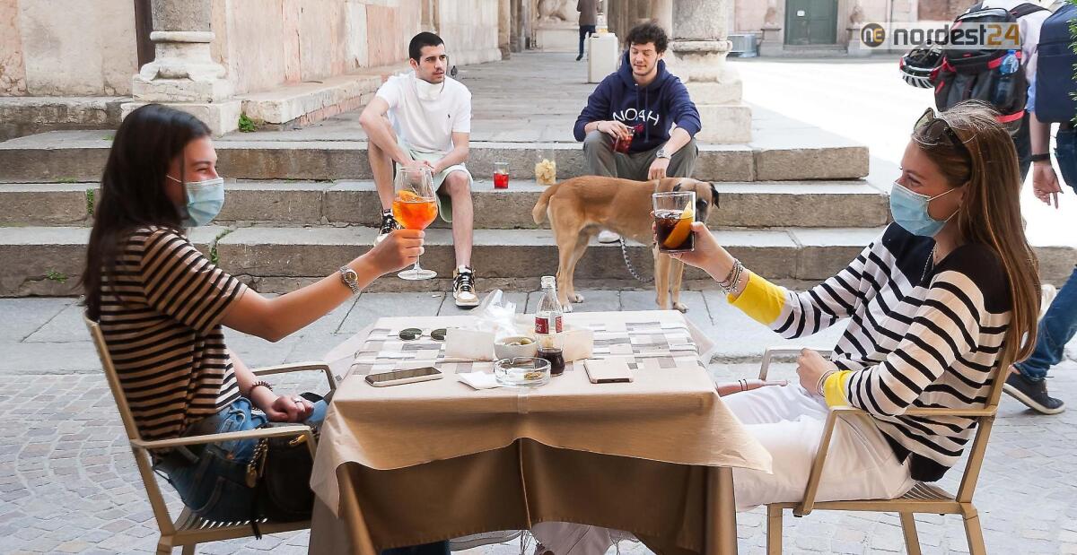 Movida a Vicenza, c'è l'ordinanza: aperitivi vietati fuori dai plateatici - 