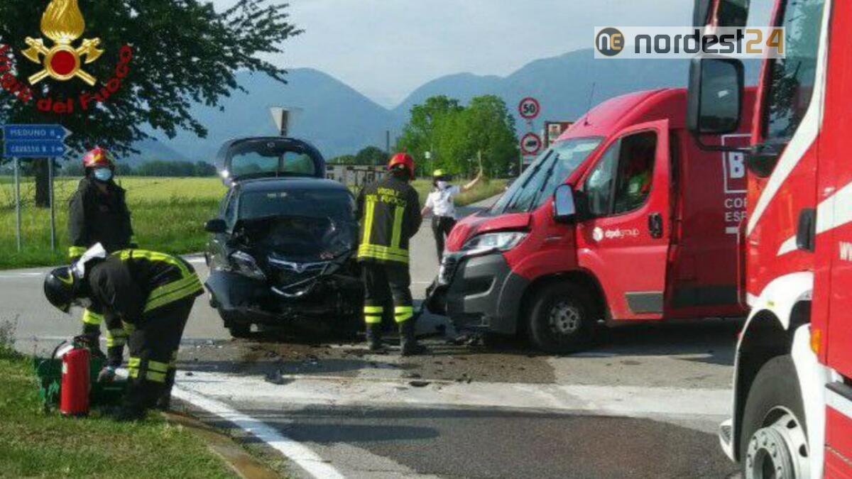 Incidente ad Arba (PN): scontro tra auto e furgone, 2 feriti - 