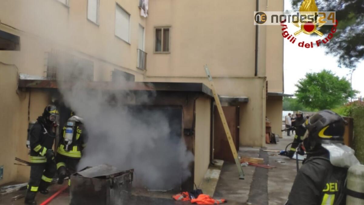 Incendio in un garage a Mestre: brucia una Harley Davidson - 