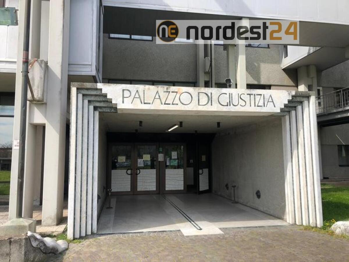 Figlio con 15enne, chiesti 7 anni - 