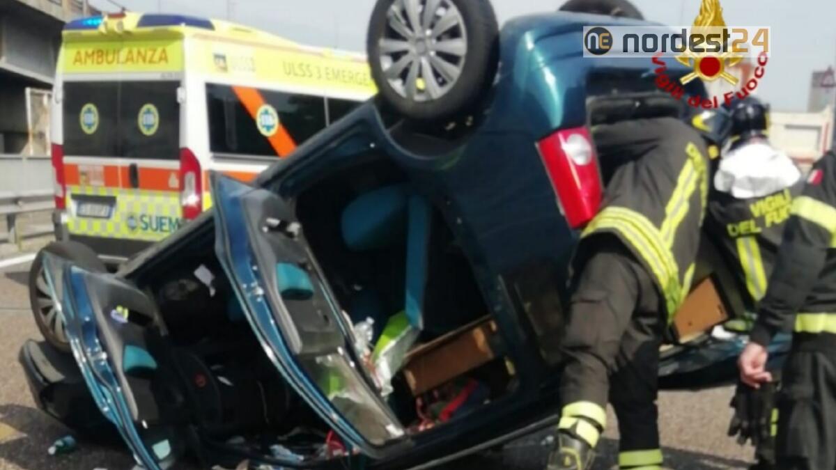 Incidente a Mestre tra un camion ed un'auto: 2 feriti - 