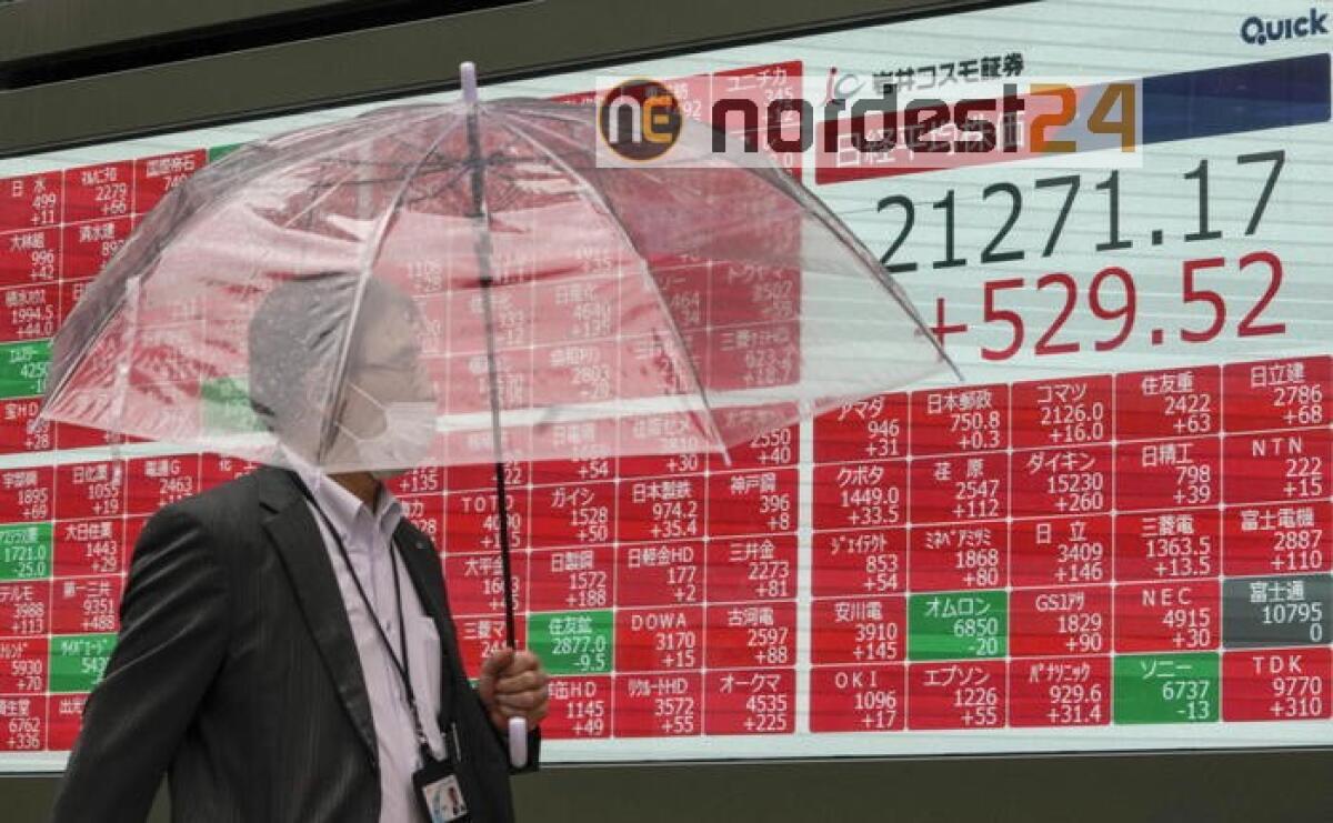 Borsa: Tokyo, apertura poco variata - 