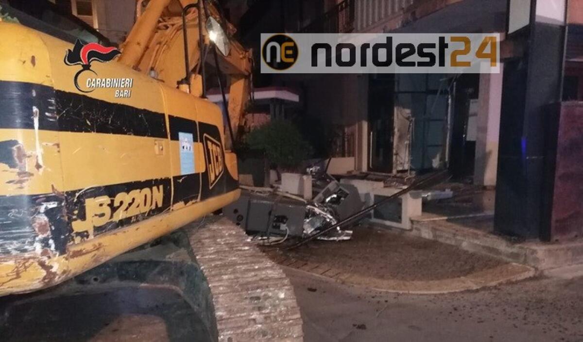 Tentano scardinare bancomat, arrivano Cc - 