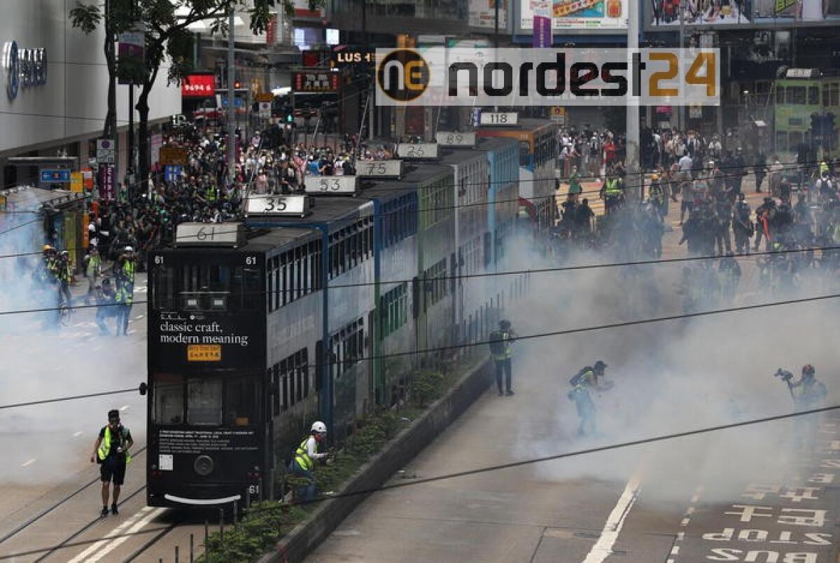 Hong Kong: polizia, 40 arresti - 