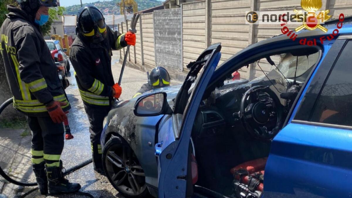 Trieste. Incendio di un'auto: la conducente esce in tempo - 