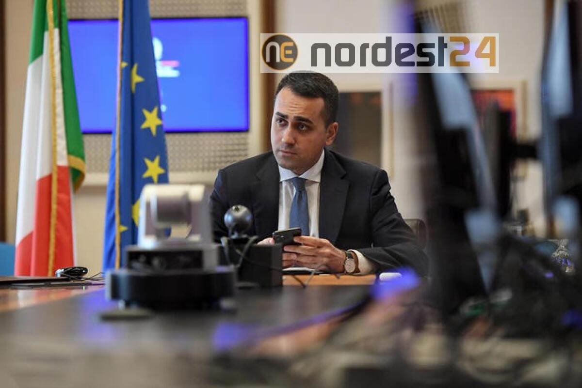 Di Maio, andrò in Germania e Grecia - 