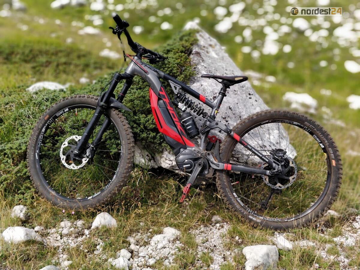 Rubavano e-bike, capi firmati e souvenir: sgominata una banda - 