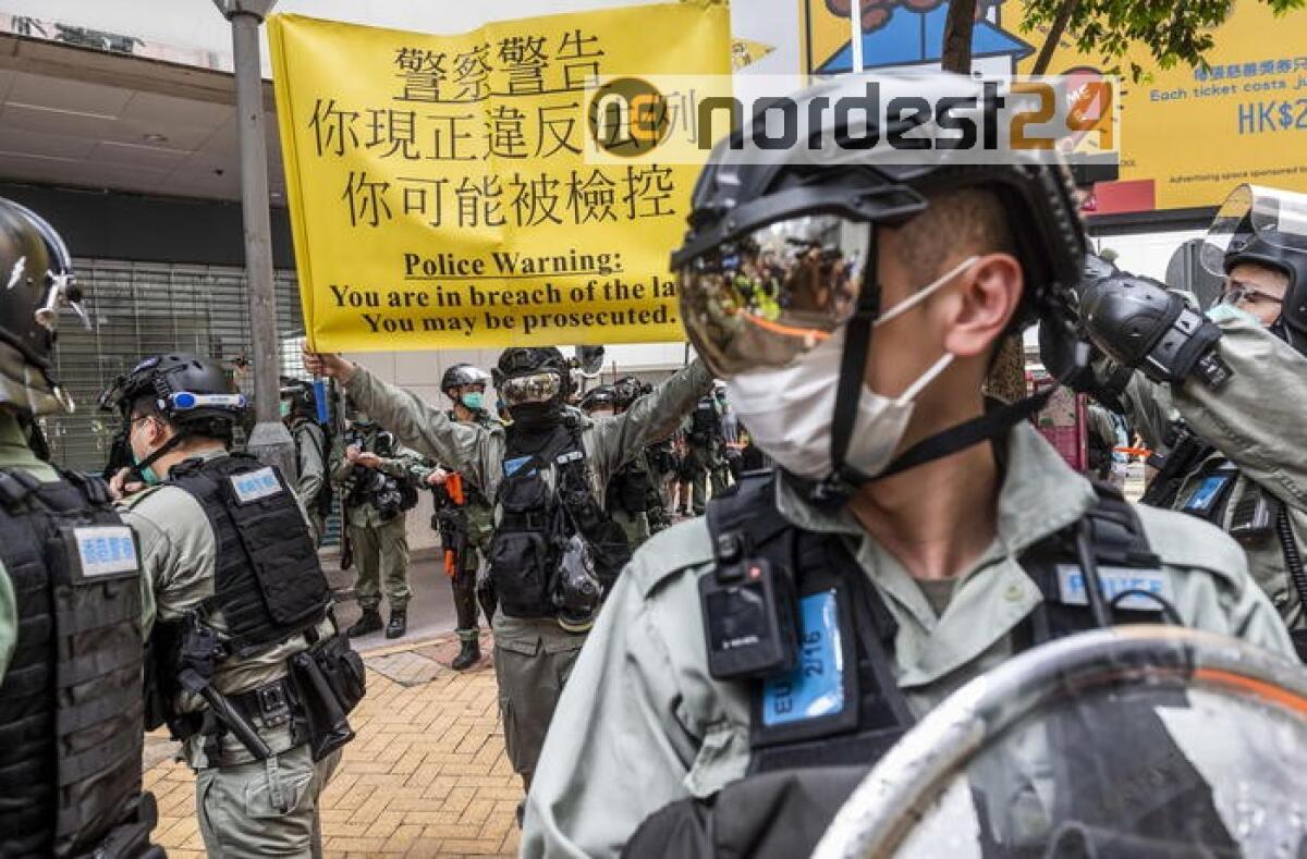 Hong Kong: oggi oltre 300 arresti - 