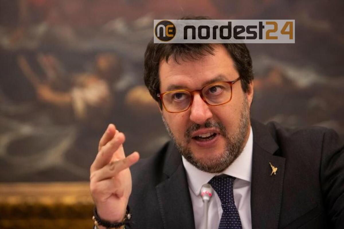 Salvini,Spadafora con calcio copre altro - 