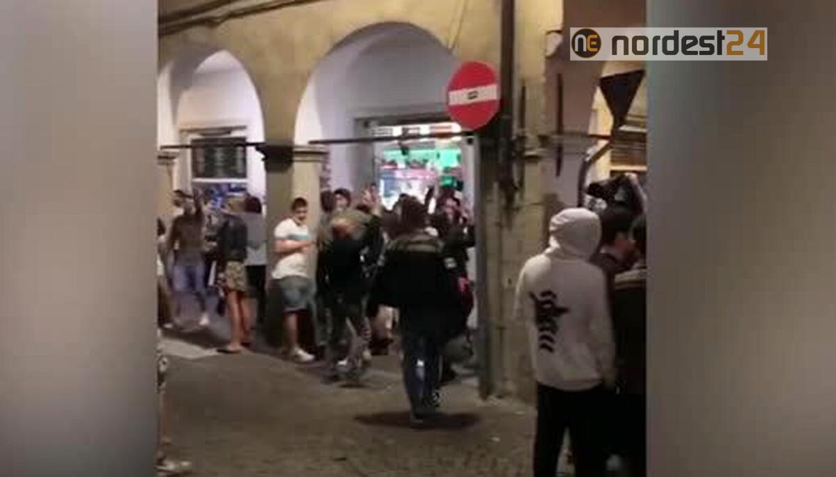 Assembramenti, medici ed infermieri Ulss4: "imbecilli, alto rischio contagio" - 