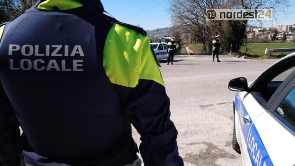 Fase 2, a piedi senza mascherina: sanzionati dalla Polizia Locale - 