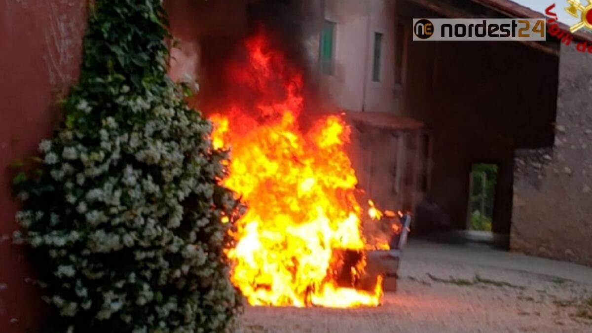 Auto GPL va a fuoco: distrutta dalle fiamme - 