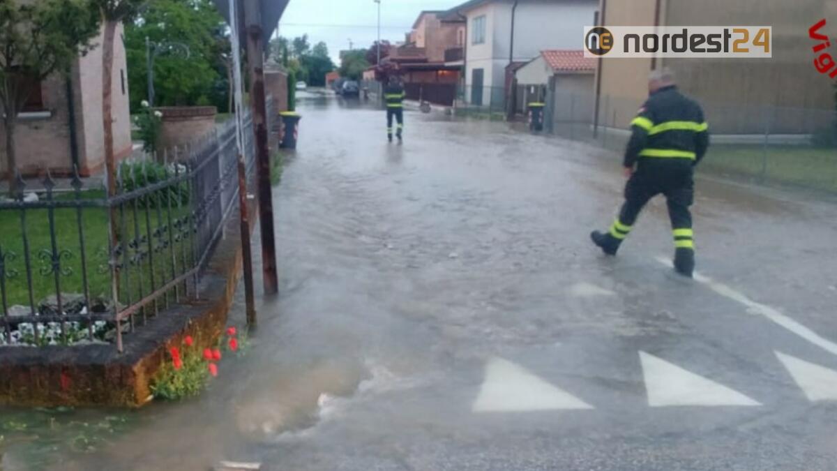 Mira. Si rompe la tubazione dell'acquedotto: voragine e paese senz'acqua - 