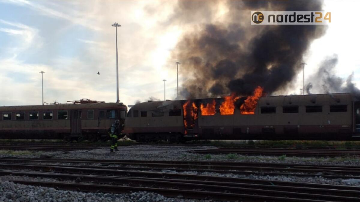 Trieste. Incendio ad un vagone ferroviario in corso - 