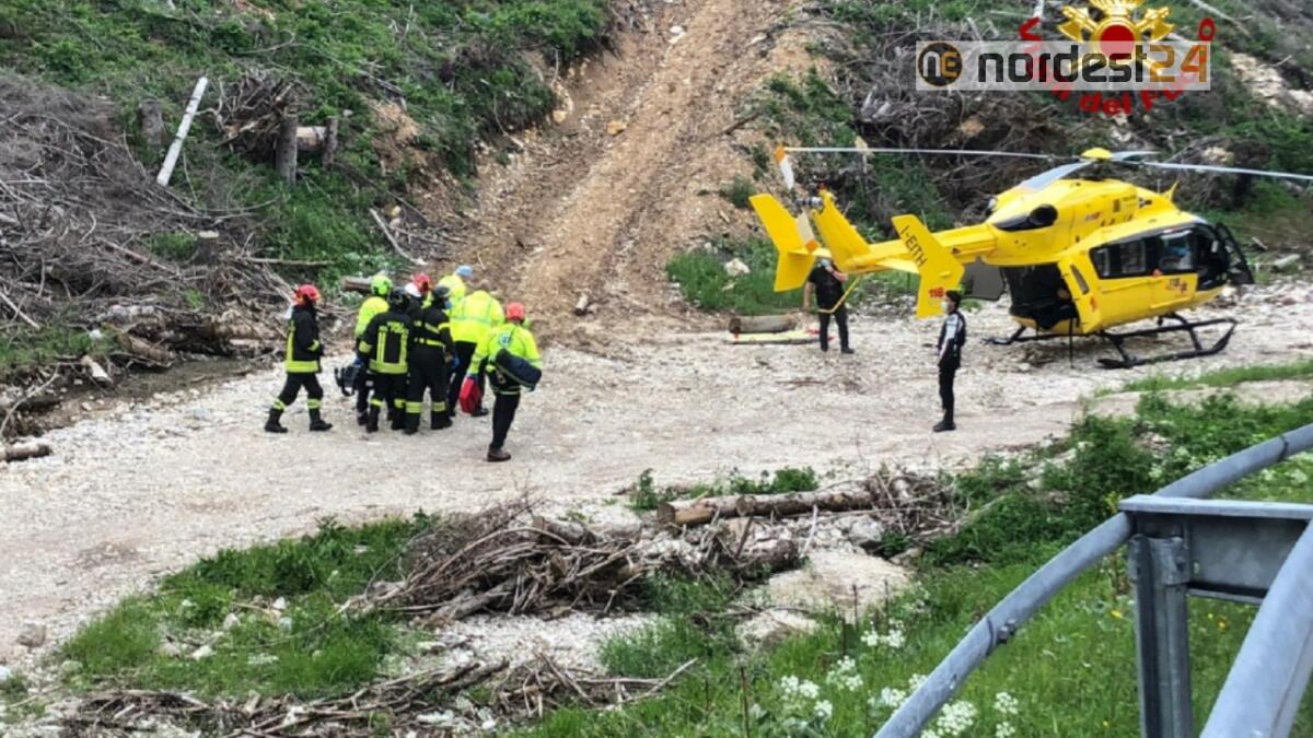 Perde il controllo della moto e finisce nel dirupo: è gravissimo - 