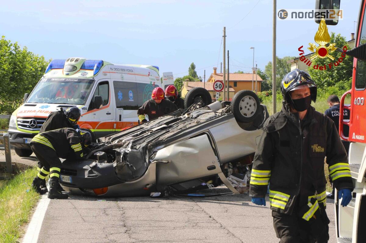 Perde il controllo dell'auto e si cappotta: ferito un 73enne - 