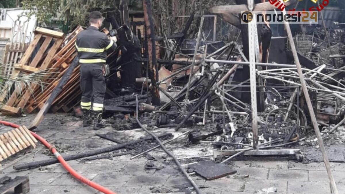 Incendio in abitazione a Mestre: coinvolte anche bombole Gpl e metano - 