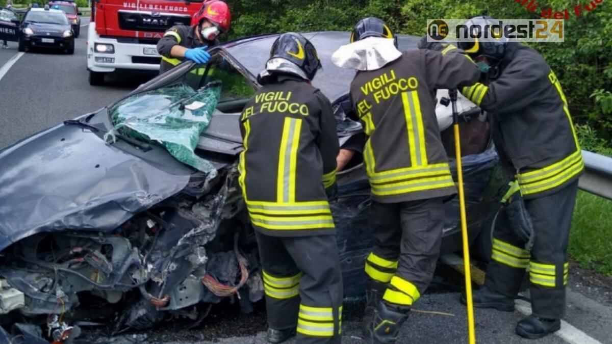 Incidente a Fontanafredda, scontro tra camion ed auto: un ferito - 