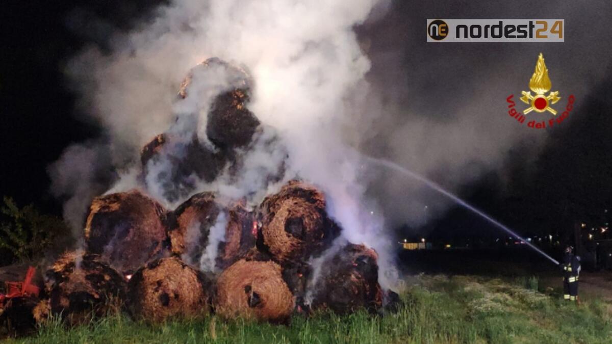 Incendio a Favaro Veneto: bruciano 100 rotoballe - 