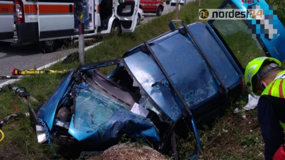 Incidente a Pordenone: gravissimo un 26enne, auto distrutta - 