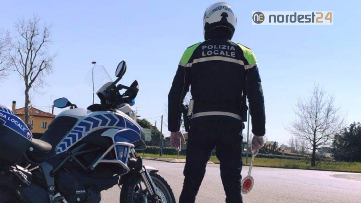 Jesolo. A folle velocità, ubriaco, senza patente, nè giustificato motivo: denunciato - 