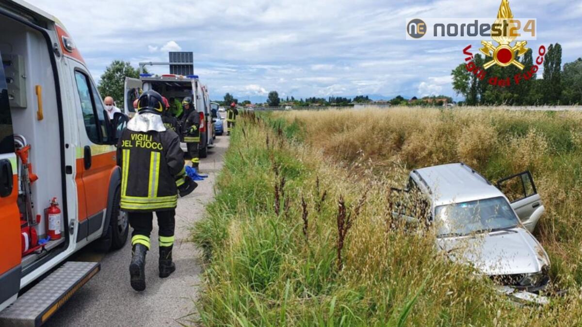 Incidente ad Abano Terme: auto finisce in un campo, 3 feriti - 