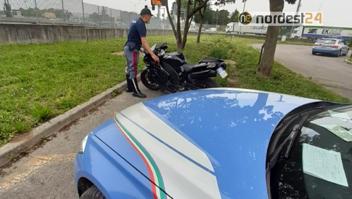 Udine, controlli: moto a 210 km/h e Tir con tachigrafo alterato - 