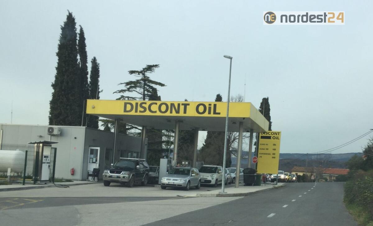 In Slovenia per la benzina: allarme distributori a Gorizia, -70% - 